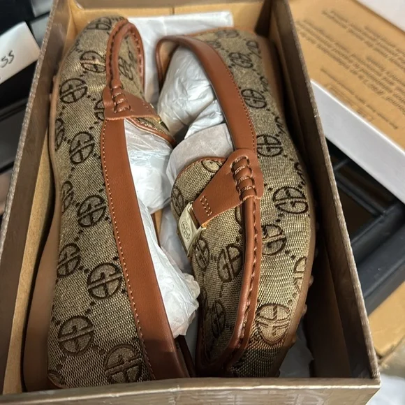 Giani Bernini Women's Dailyn Memory Foam Slip on Loafers Brown Logo Design - Picture 2 of 9